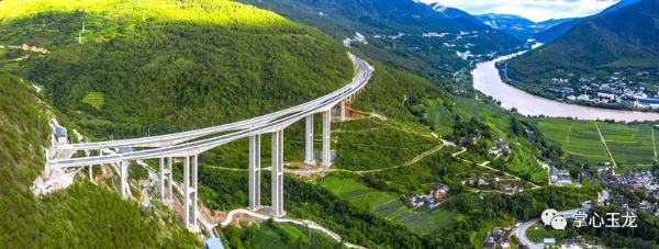据云南丽香高速公路投资开发有限公司总经理,总工程师张海太介绍