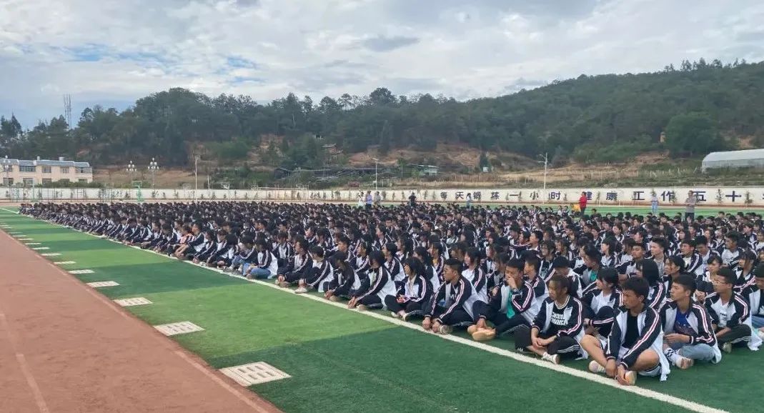 法宣进校园 永胜政法系统为民办实事